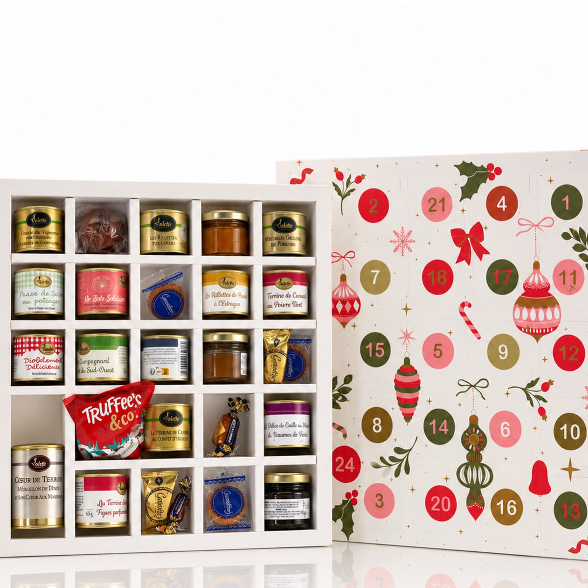 Geöffneter Adventskalender Périgord: 24 Fächer mit kleinen Gläsern, Dosen und Terrinen, daneben der Deckel mit nummerierten Weihnachtsmotiven