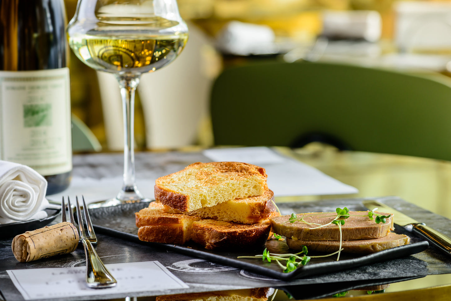 Blocco di foie gras tartufato al 3% di tartufo del Périgord. Foie gras d'anatra IGP Francia Sud-Ouest. 200 g